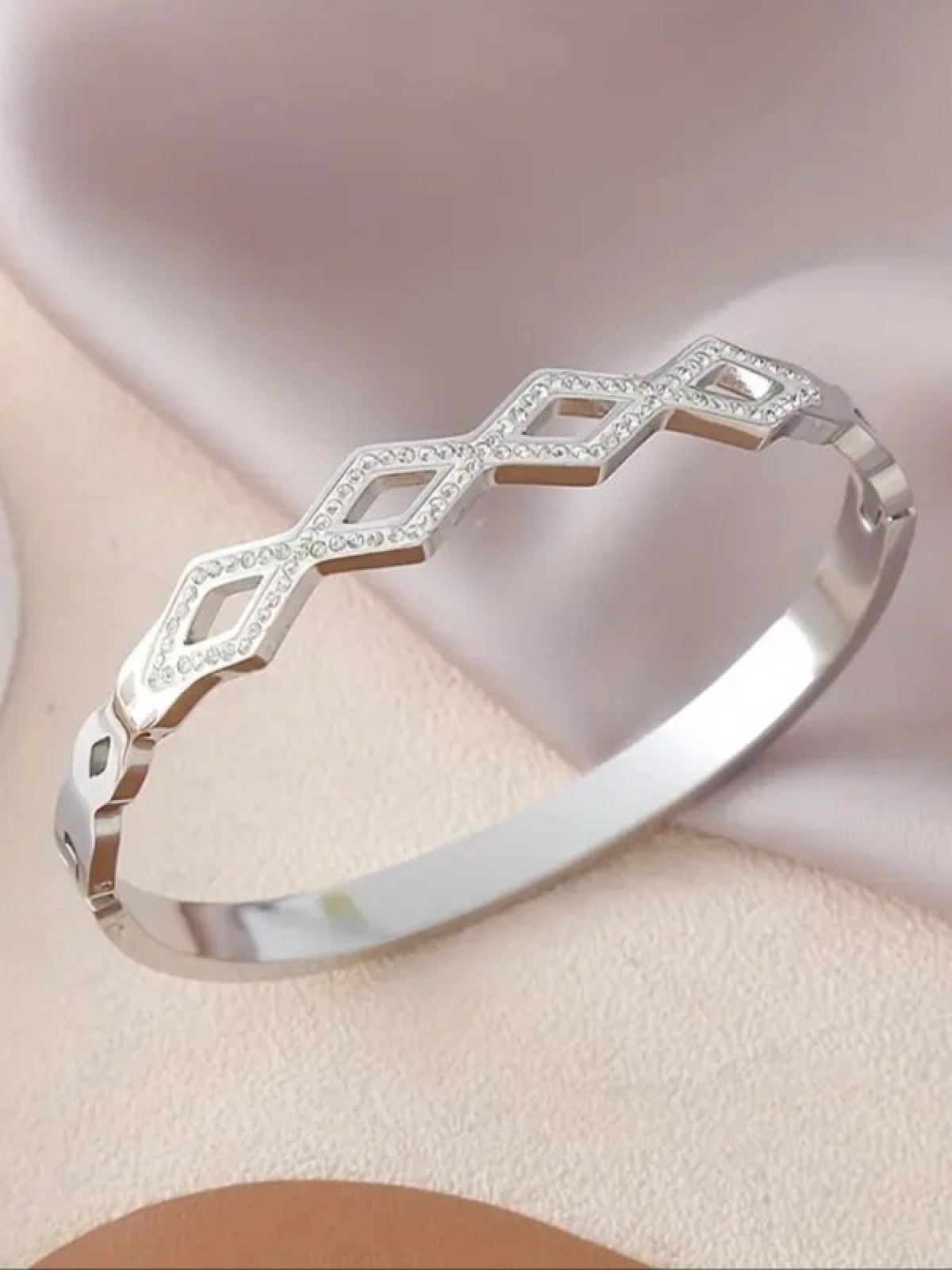 Gümüş Renk Taşlı Kelepçe